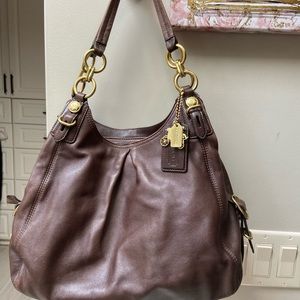 COACH Authentic leather HOBO shoulder bag BROWN 3 pockets zip and snap 10x12x5”